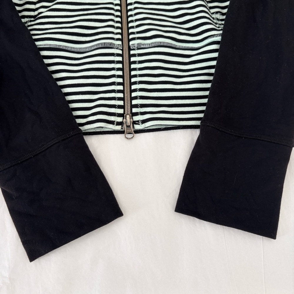 Lululemon Daily Yoga Jacket Sz 4 Mint Moment Stripe Black EUC - Picture 4 of 9